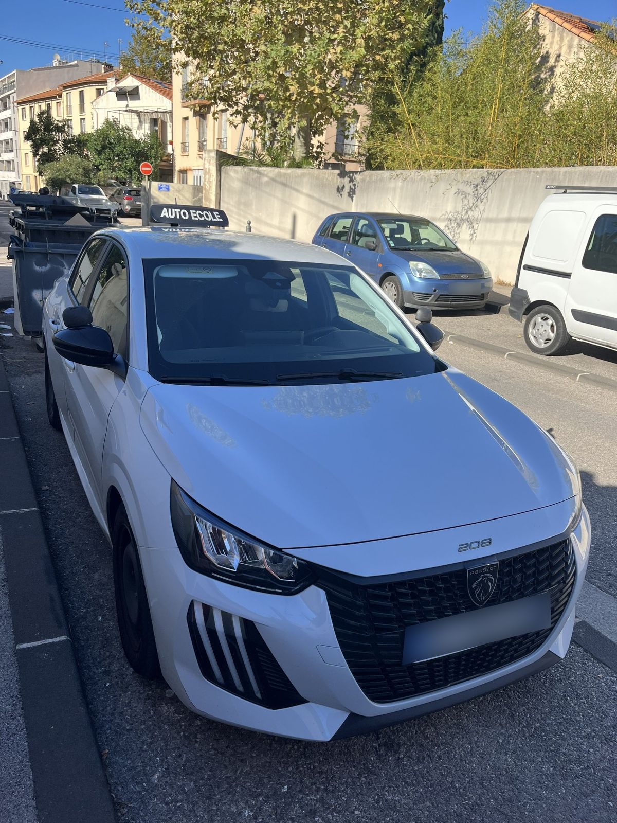 Peugeot 208 à boîte manuelle de l'Auto-école de l'Obélisque